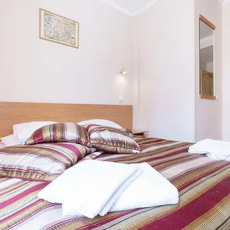 Guest house Knights Court 3*