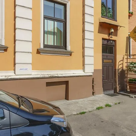 Guest house Knights Court 3*