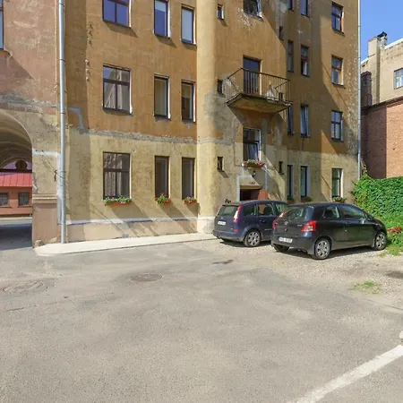Knights Court Viesu māja 3*
